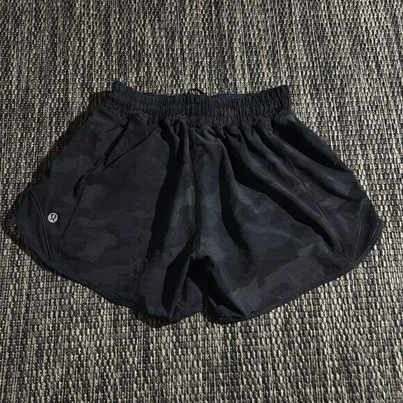 Lululemon Hotty Hot Short II *Long 4" - Picture 2 of 5